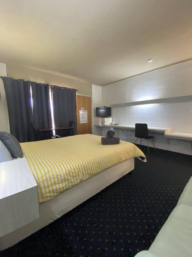 Capri Motel Balranald Exterior photo