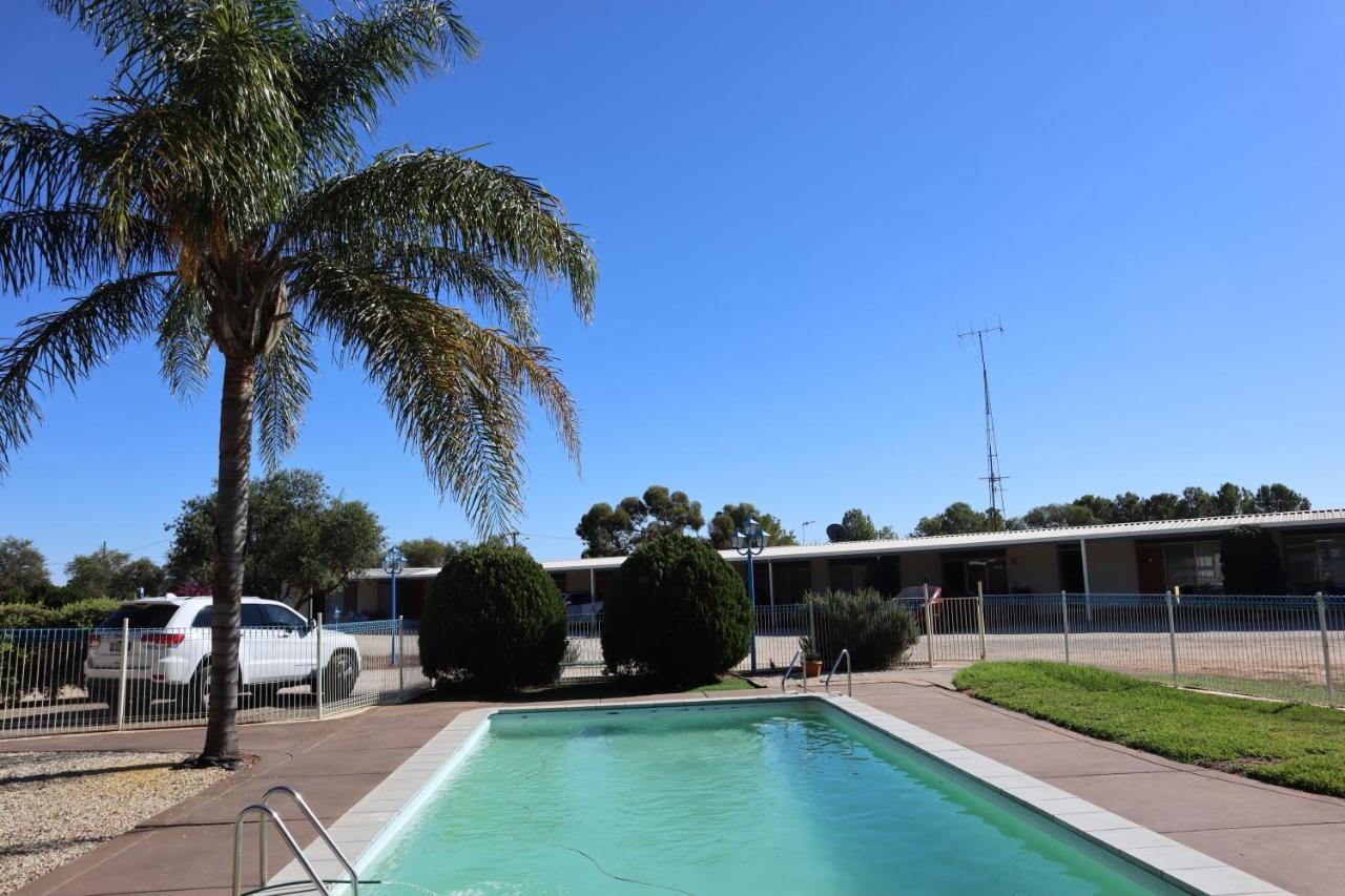 Capri Motel Balranald Exterior photo