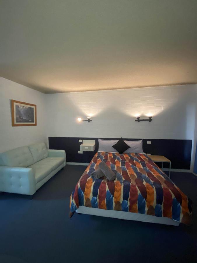 Capri Motel Balranald Exterior photo