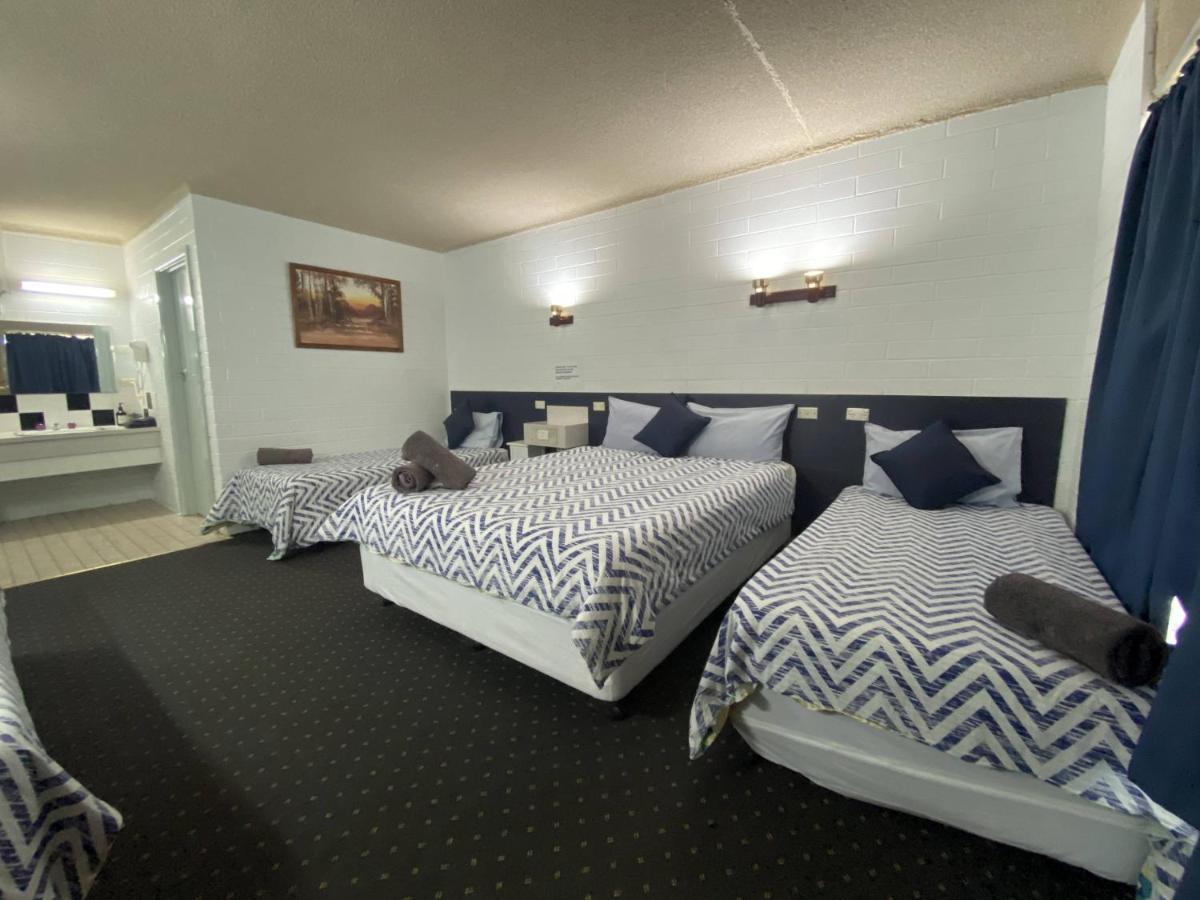 Capri Motel Balranald Exterior photo