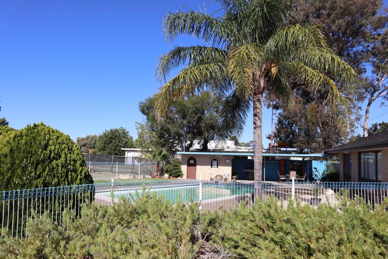 Capri Motel Balranald Exterior photo