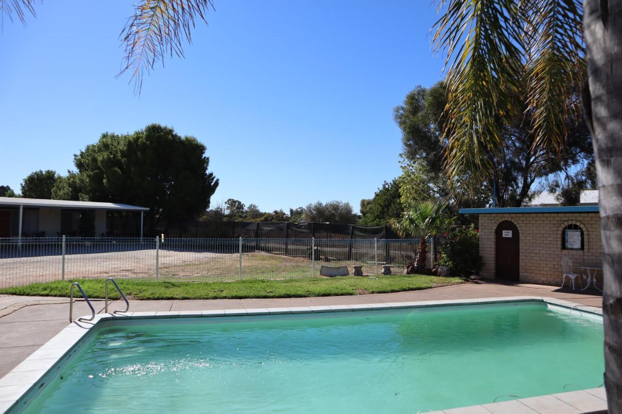 Capri Motel Balranald Exterior photo