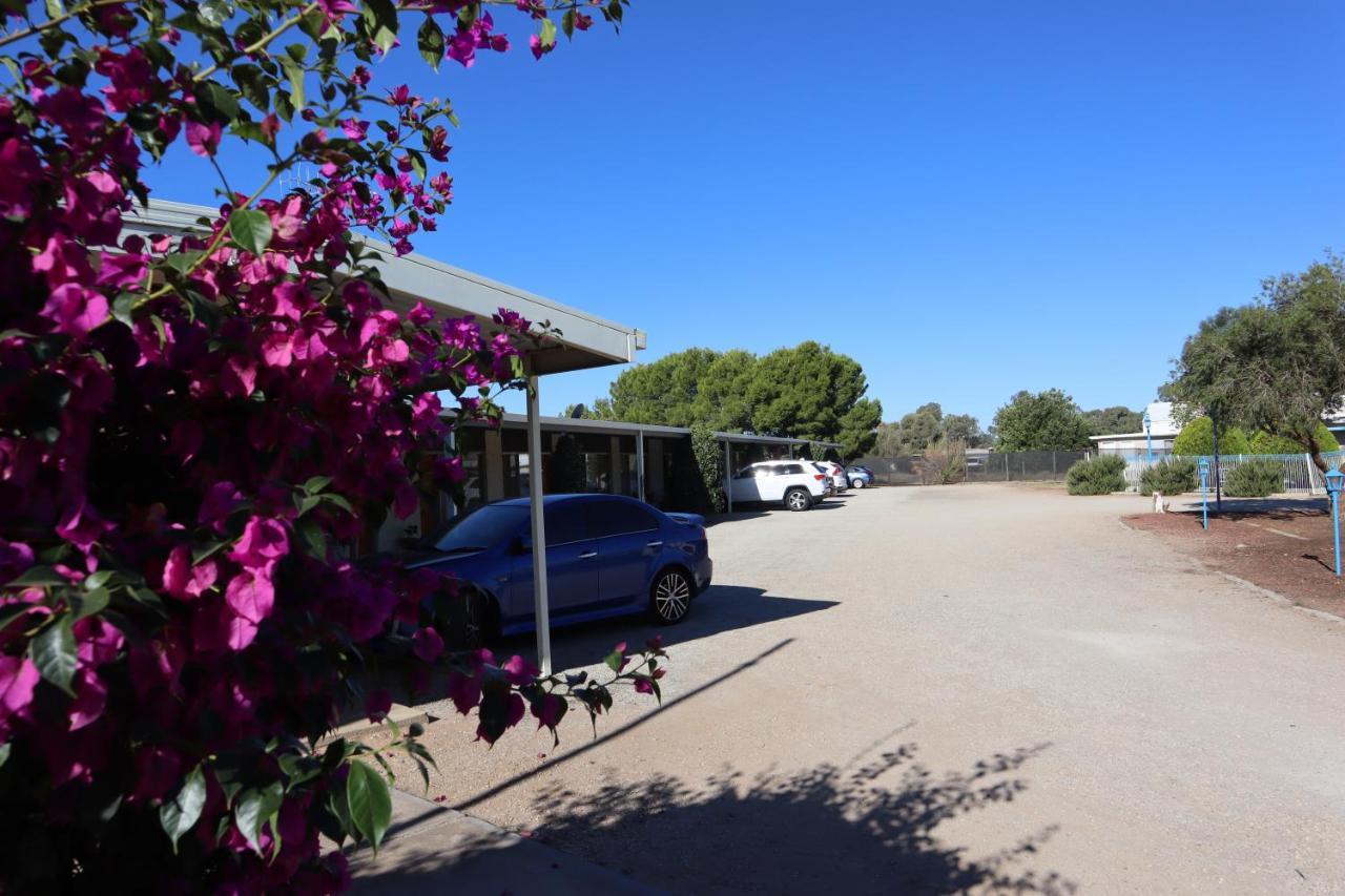 Capri Motel Balranald Exterior photo